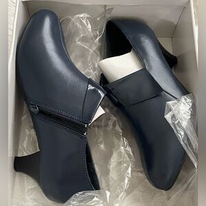 Aj Valencia booties nwt